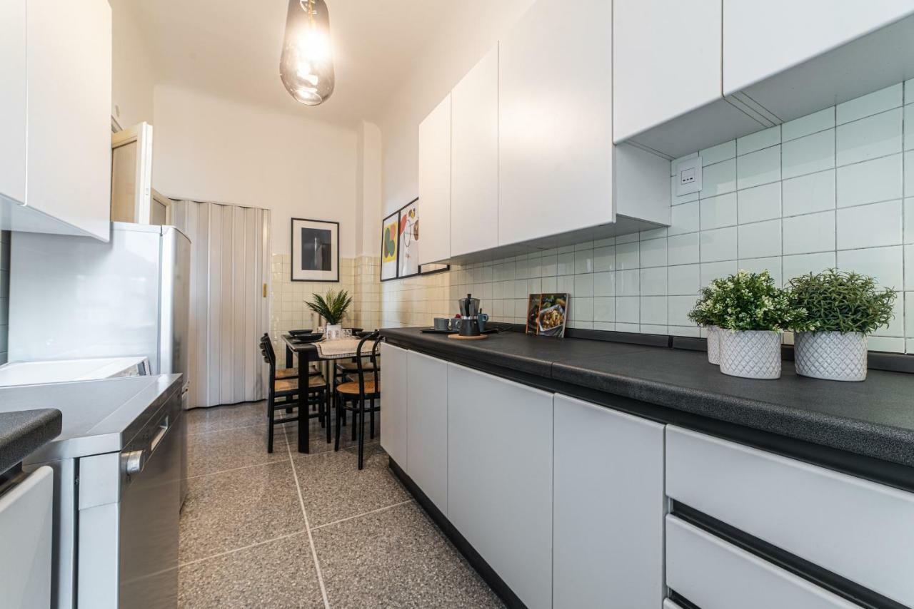 Apartamento Joivy Sophisticated 3-Bed Flat With Desk Milán Exterior foto