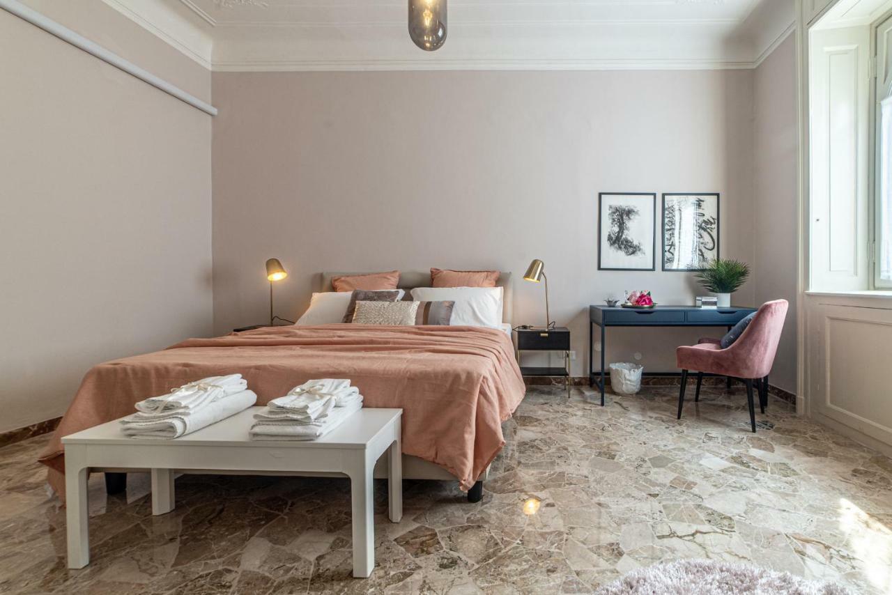 Apartamento Joivy Sophisticated 3-Bed Flat With Desk Milán Exterior foto