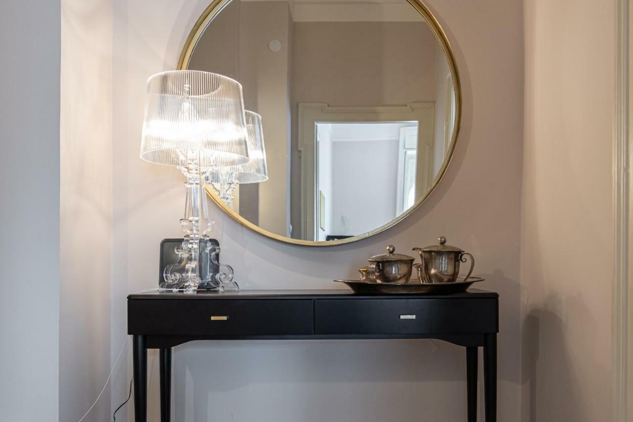 Apartamento Joivy Sophisticated 3-Bed Flat With Desk Milán Exterior foto