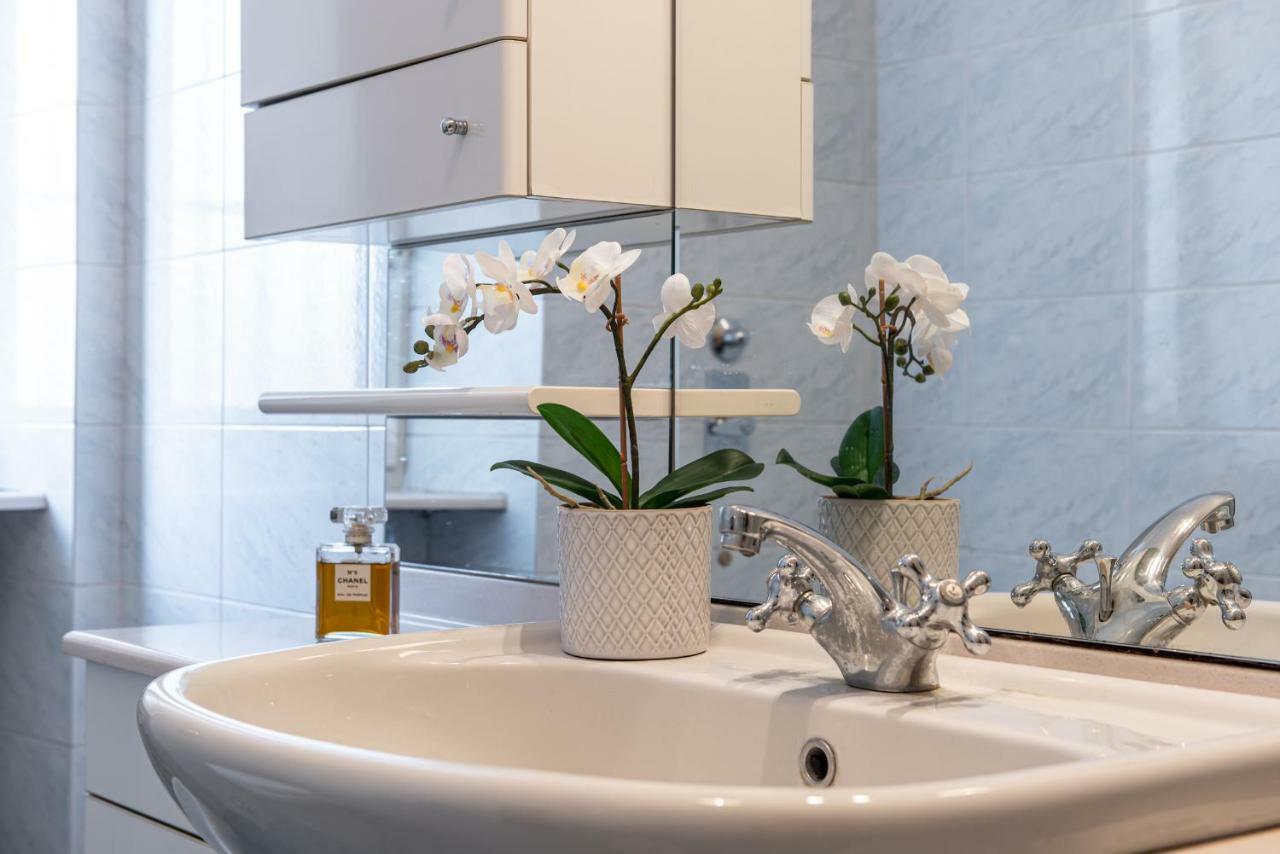 Apartamento Joivy Sophisticated 3-Bed Flat With Desk Milán Exterior foto